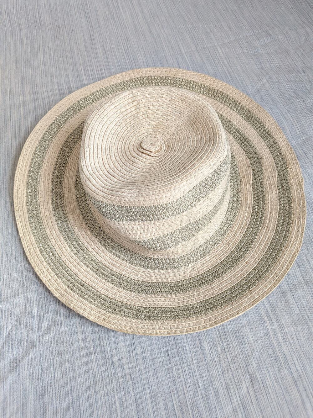 Sun hat from Target two-tone color with sparkly gold beach gardening picnics